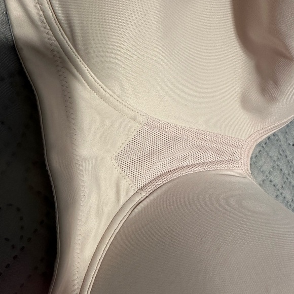 2 pk Vanity Fair Beauty Back Bras - Full Coverage Size 42D (Set of 2) - Picture 8 of 11